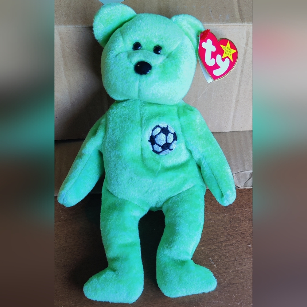 Very Rare!! Tag Error!! Vintage Ty Kicks beanie baby